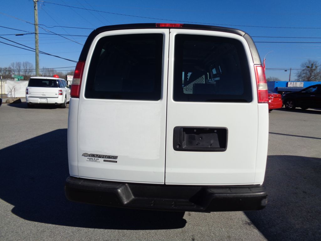 2013 Chevrolet Express Image 3