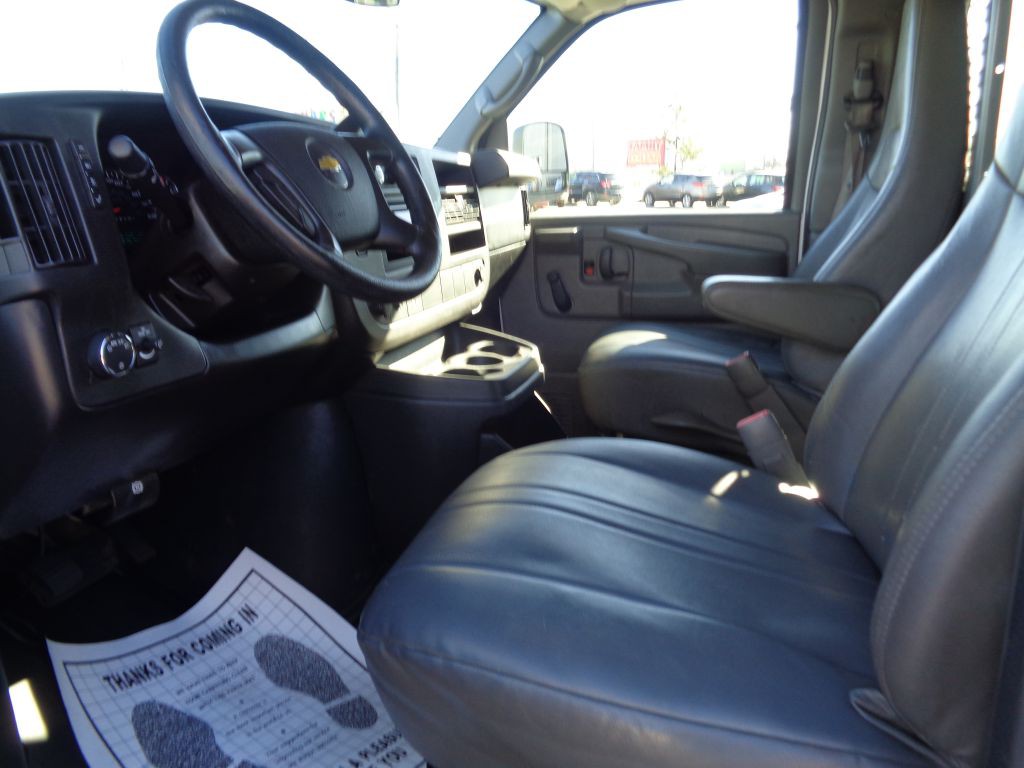 2013 Chevrolet Express Image 4