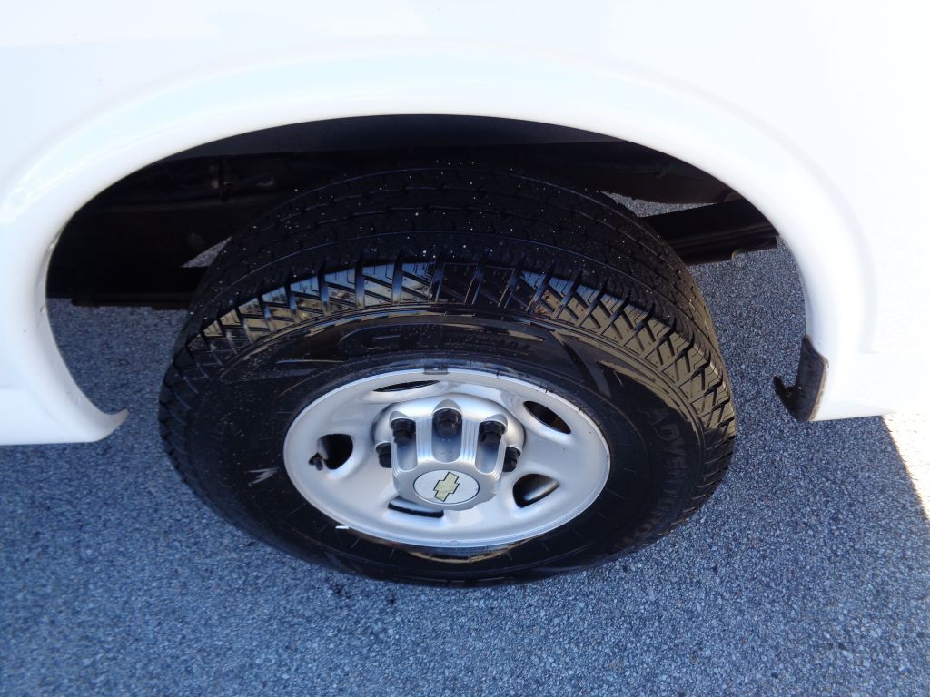 2013 Chevrolet Express Image 5