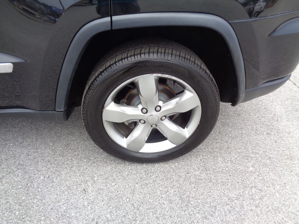 2011 Jeep Grand Cherokee Image 2