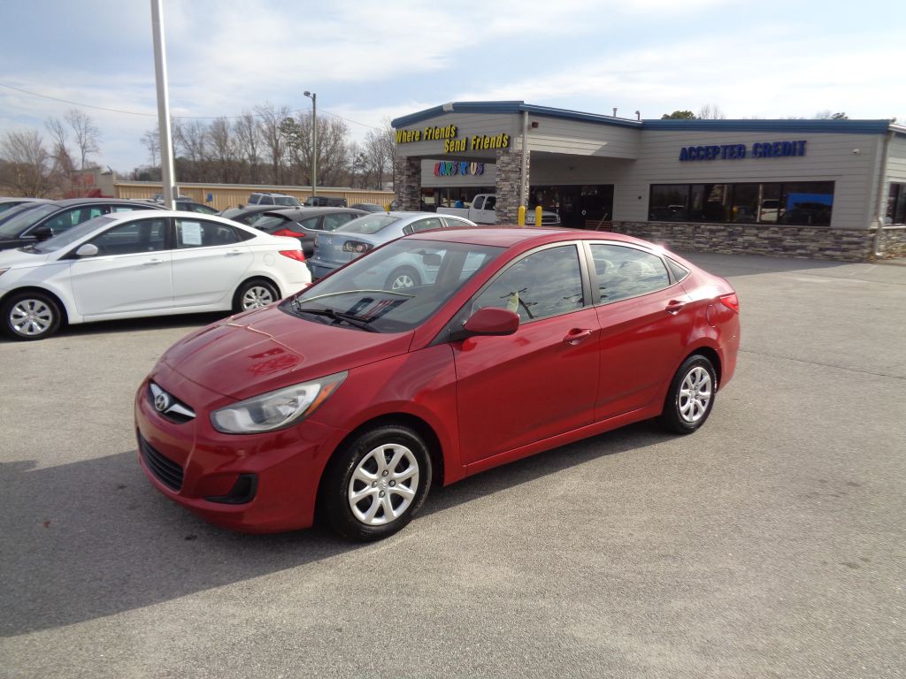 2013 Hyundai Accent Image 1