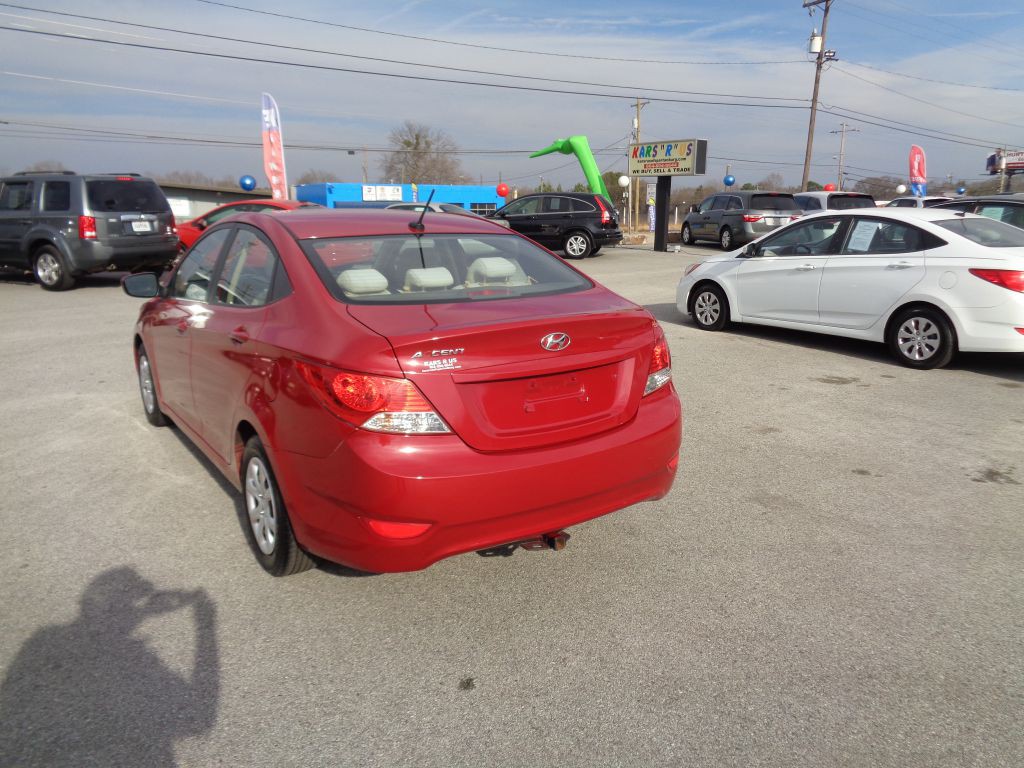 2013 Hyundai Accent Image 3