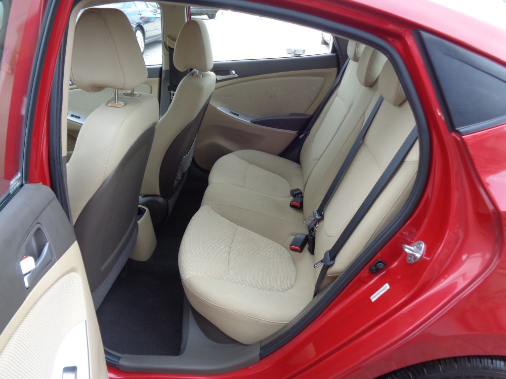 2013 Hyundai Accent Image 7