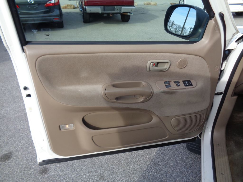 2000 Toyota Tundra Image 9