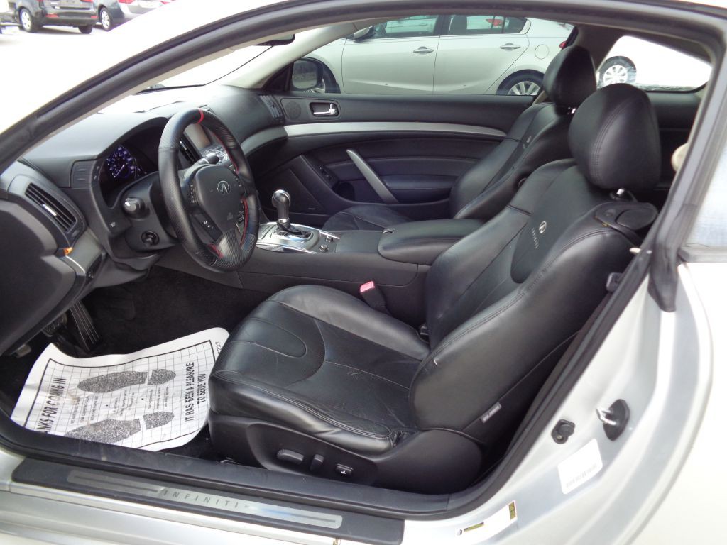 2011 INFINITI G37 Image 6