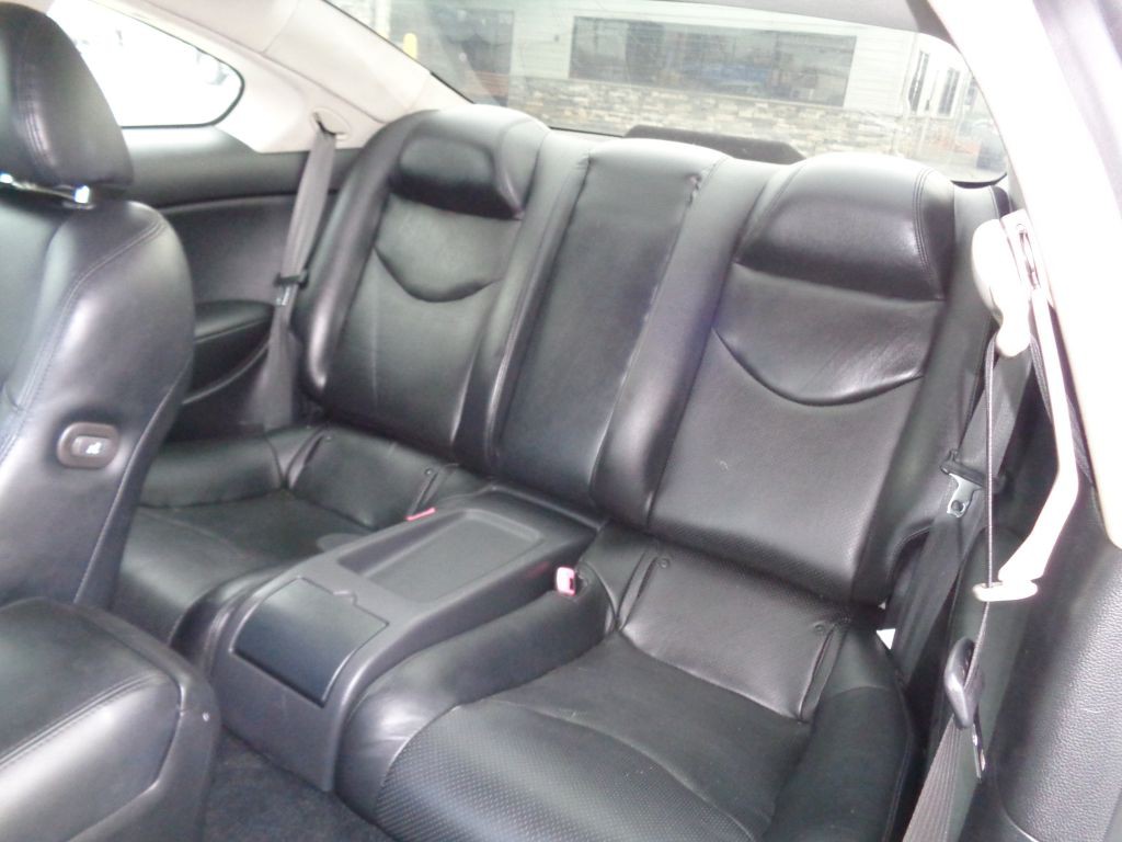 2011 INFINITI G37 Image 7