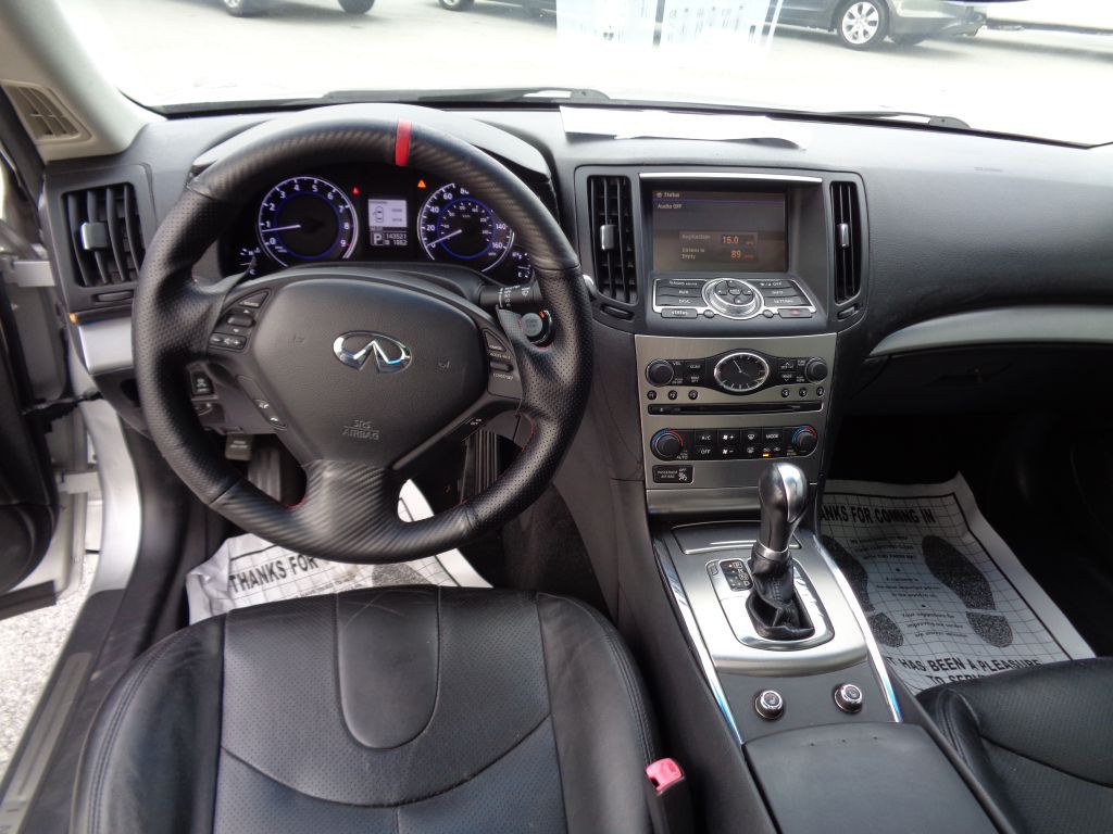 2011 INFINITI G37 Image 9