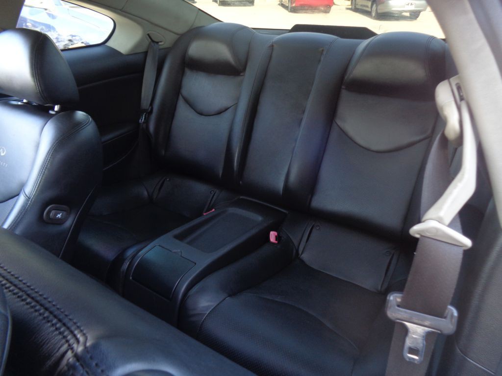 2011 INFINITI G37 Image 7