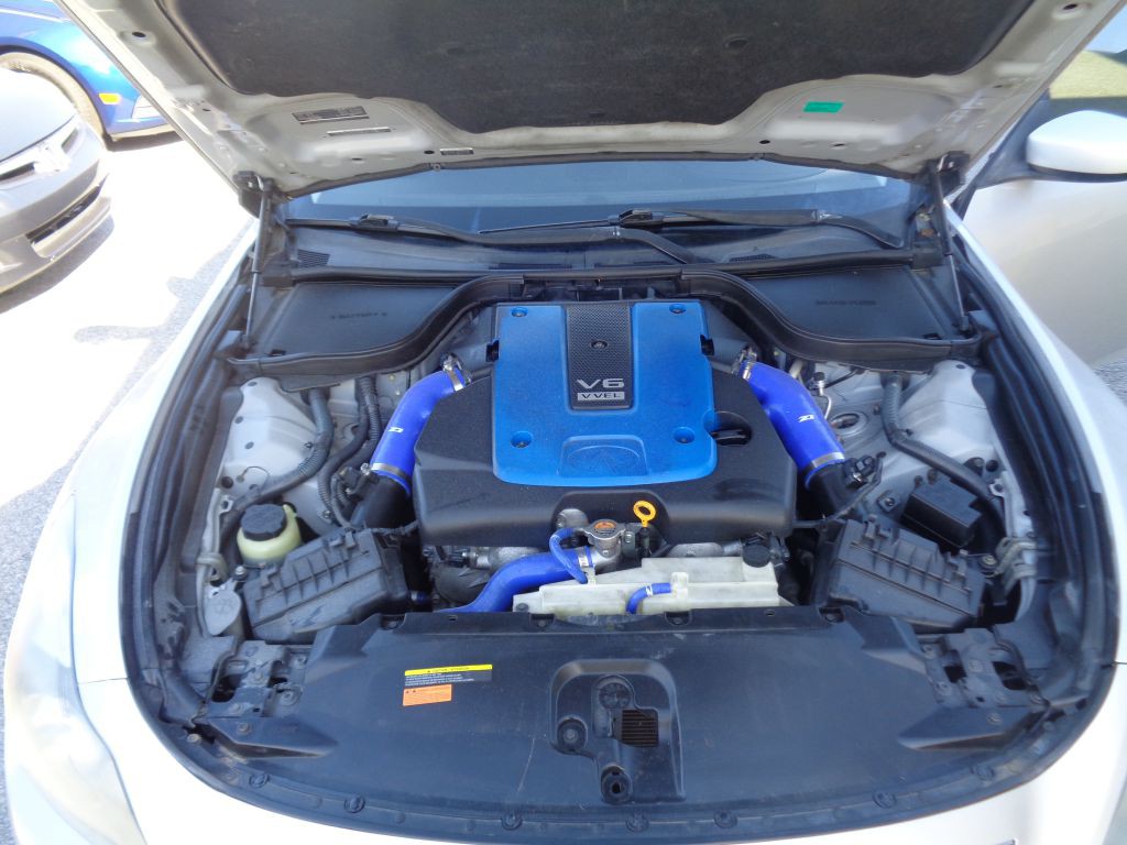 2011 INFINITI G37 Image 11