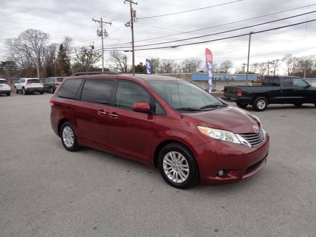 2012 Toyota Sienna Image 5