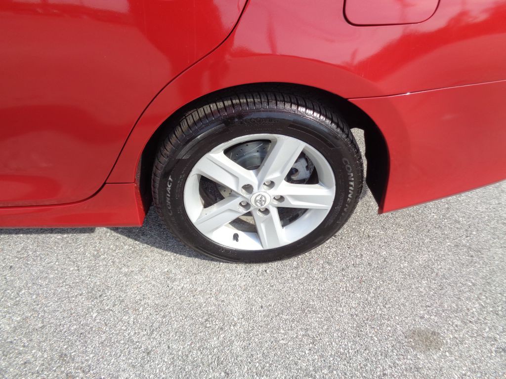 2012 Toyota Camry Image 2