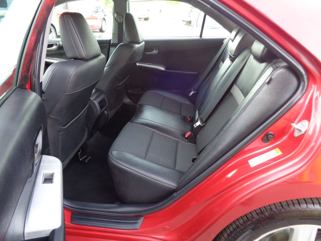 2012 Toyota Camry Image 7