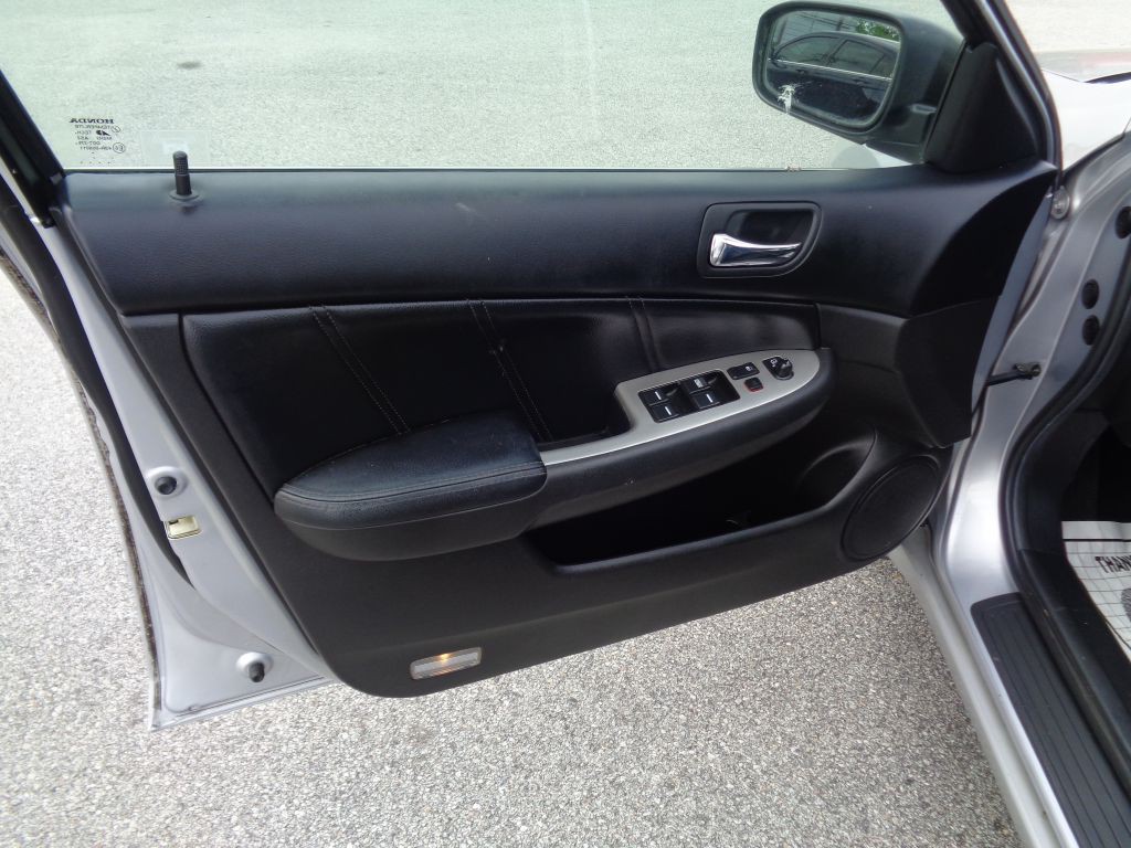 2004 Honda Accord Image 10