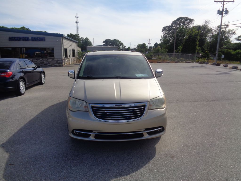 2014 Chrysler Town & Country Image 4