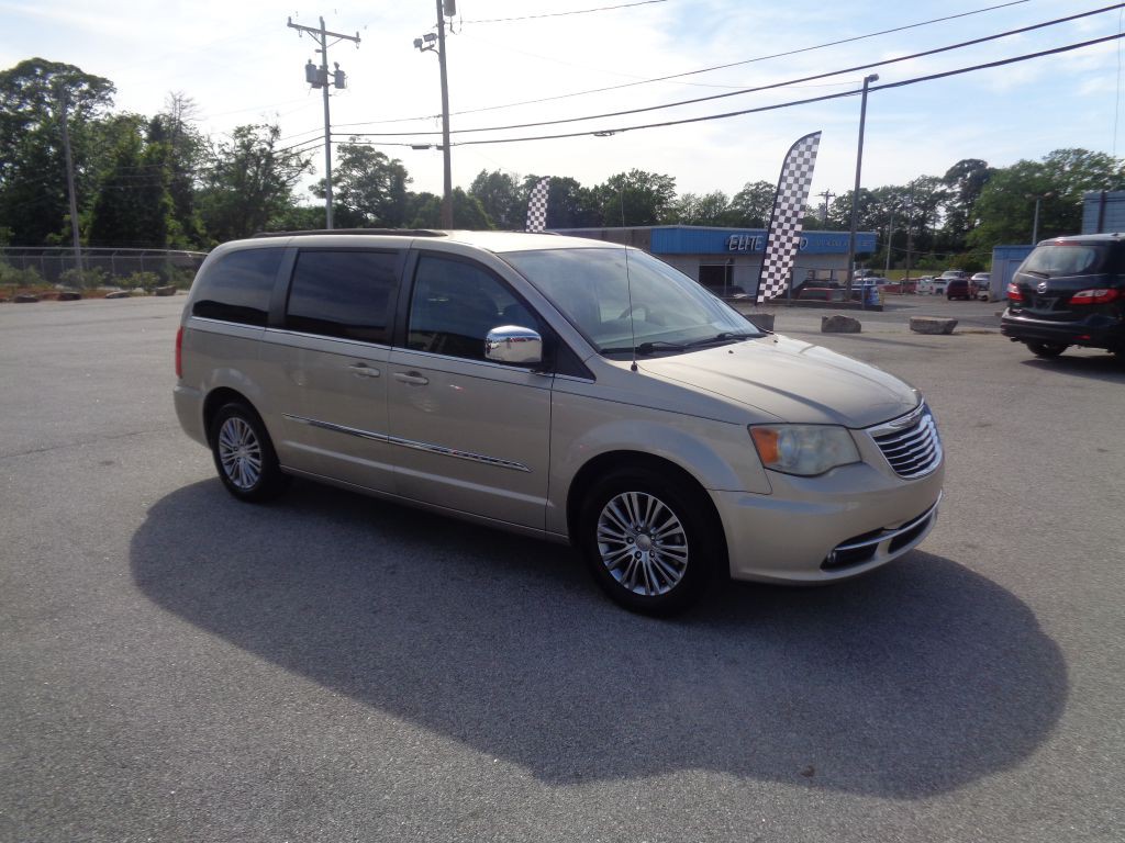 2014 Chrysler Town & Country Image 5