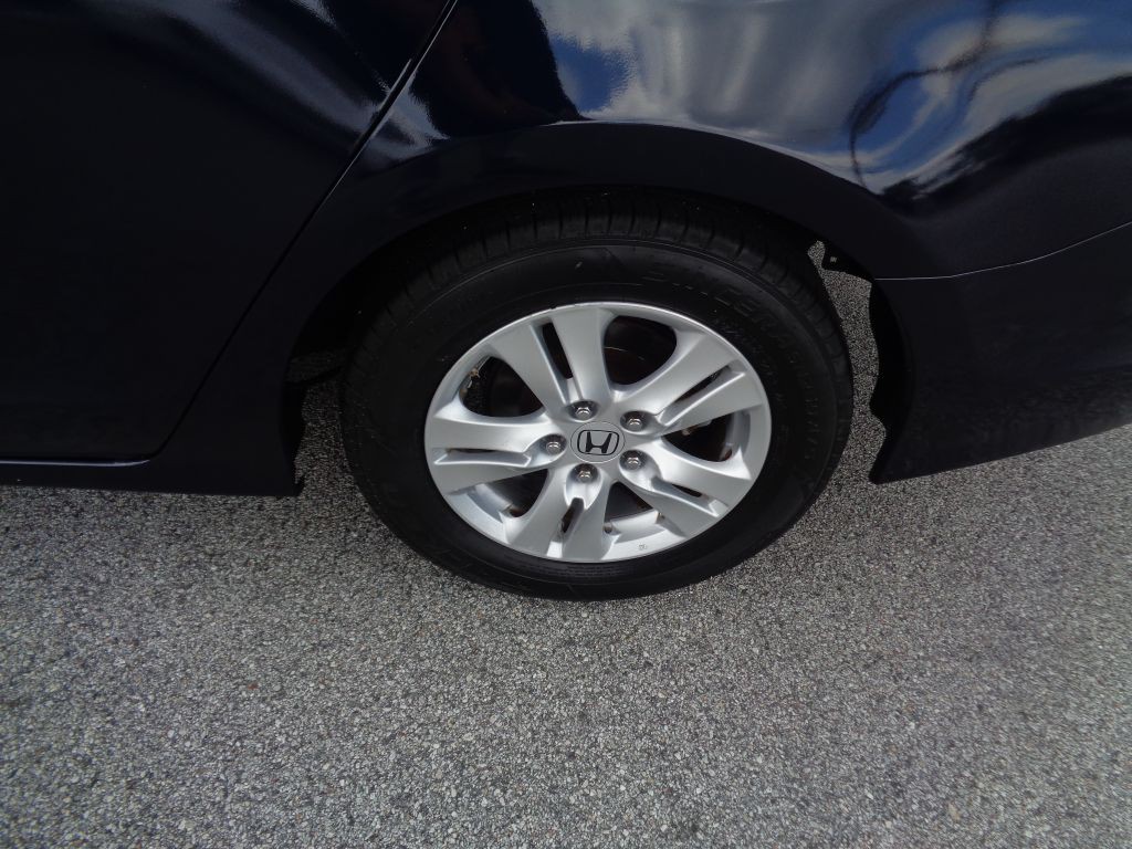 2009 Honda Accord Image 2