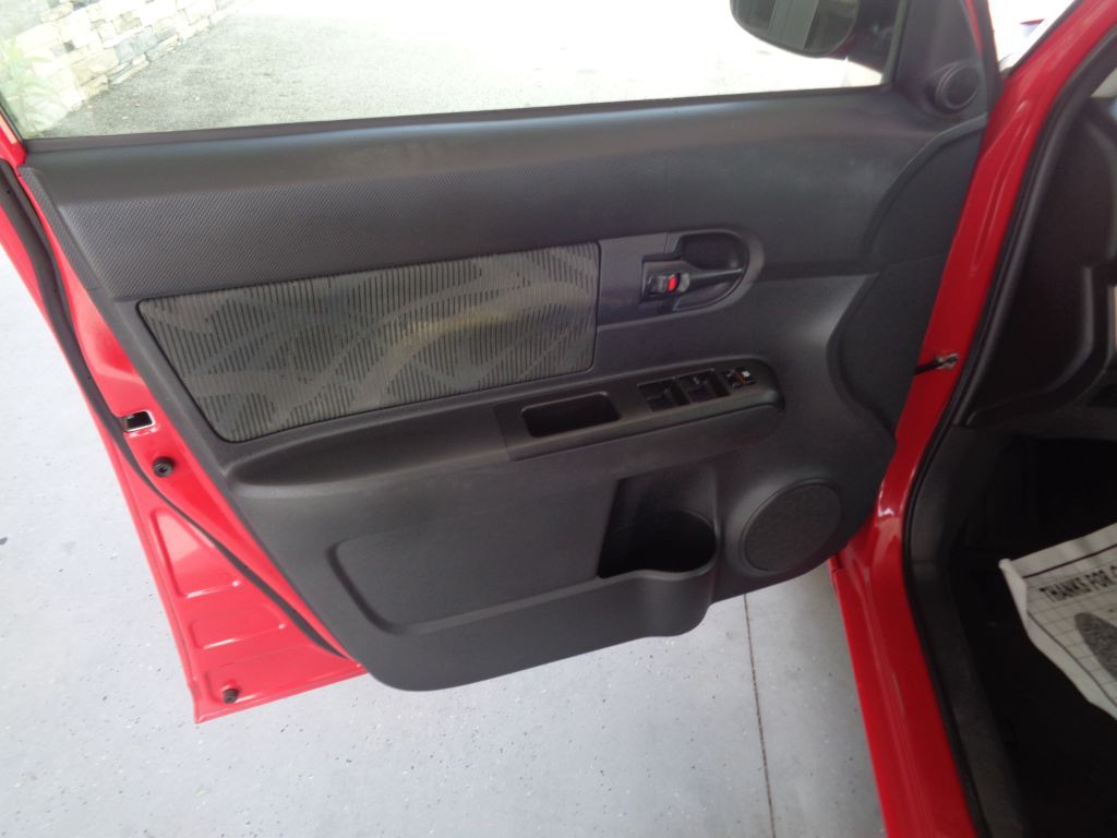 2014 Scion xB Image 9