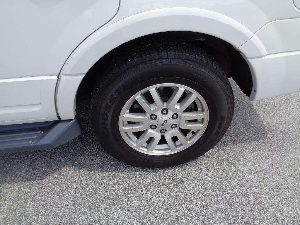 2008 Ford Expedition Image 2