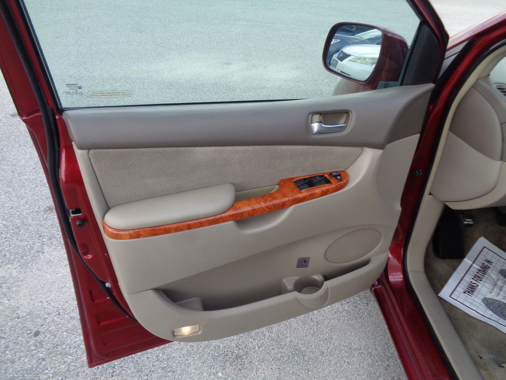 2007 Toyota Sienna Image 11
