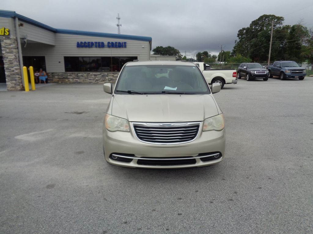 2014 Chrysler Town & Country Image 4