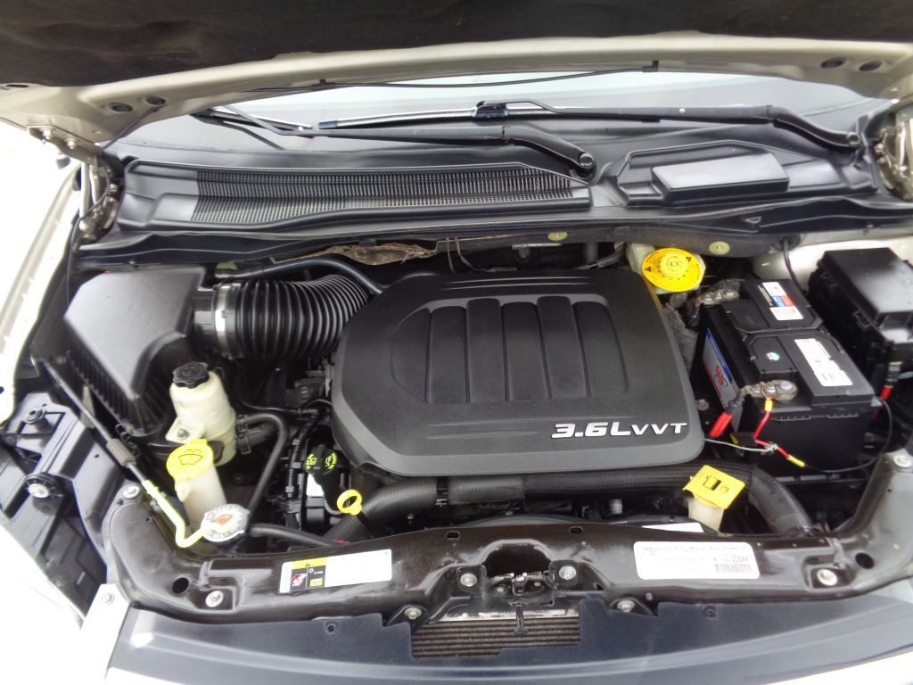 2014 Chrysler Town & Country Image 12
