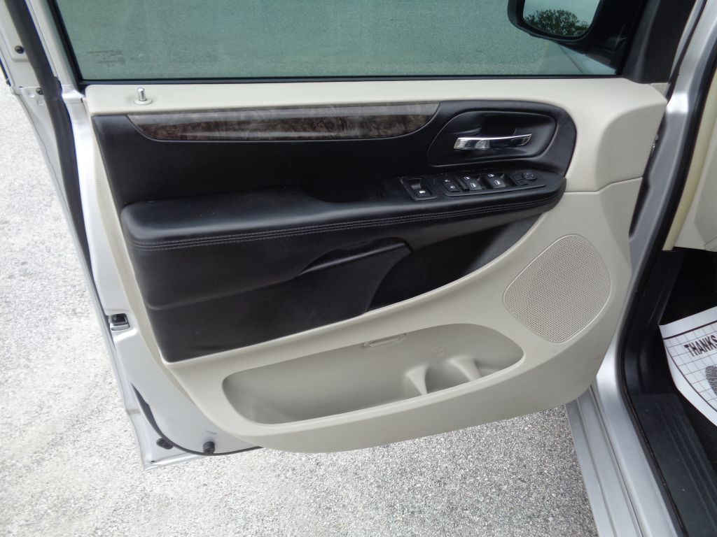 2011 Dodge Grand Caravan Image 11