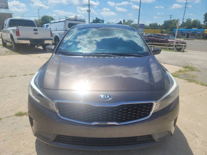 2017 Kia Forte Image 2
