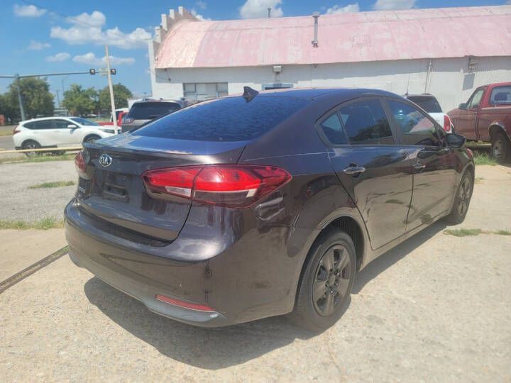 2017 Kia Forte Image 4