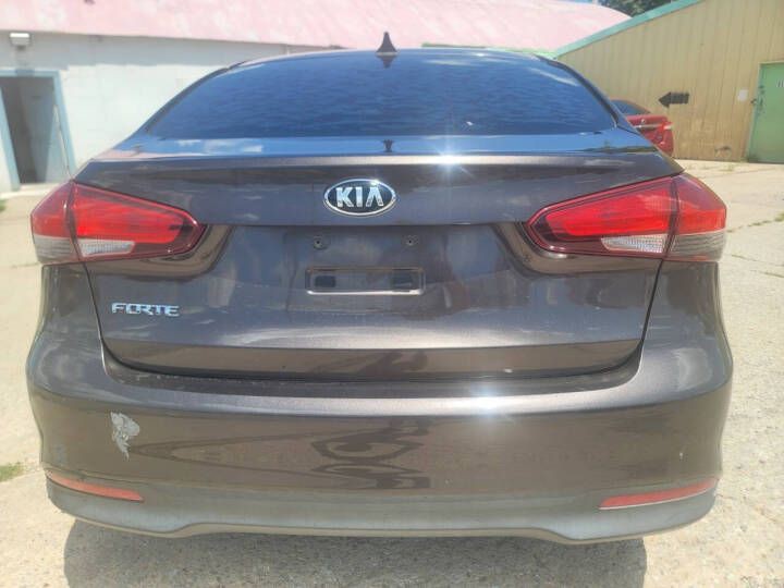 2017 Kia Forte Image 5