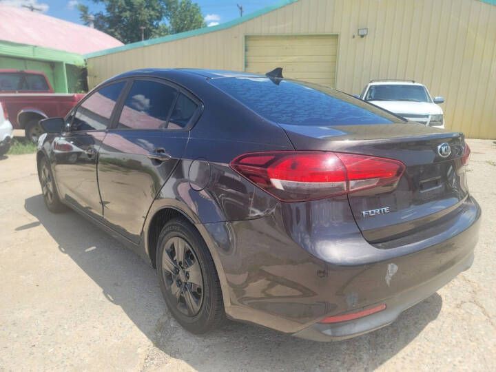 2017 Kia Forte Image 6