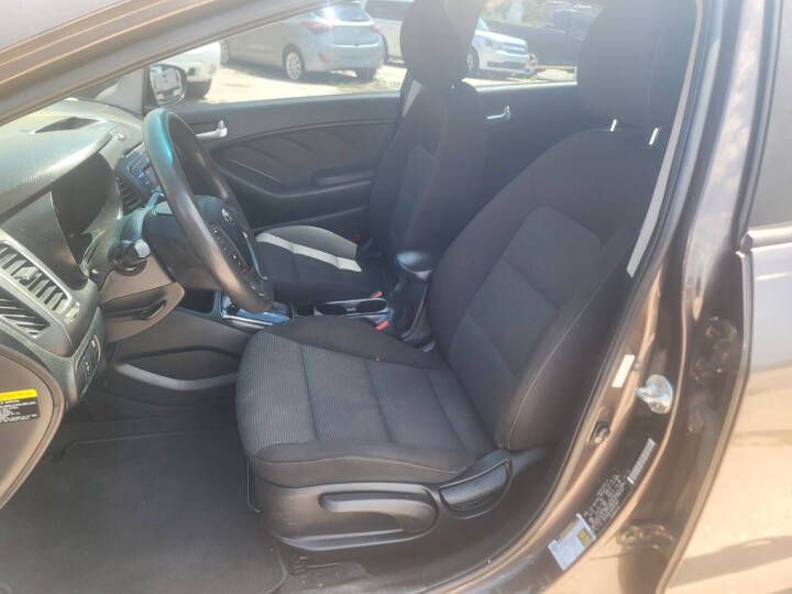 2017 Kia Forte Image 7