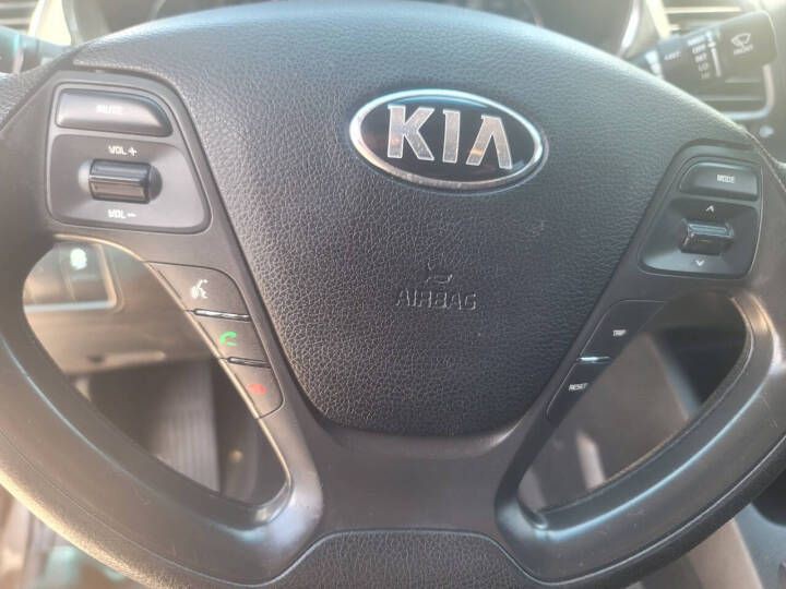 2017 Kia Forte Image 8