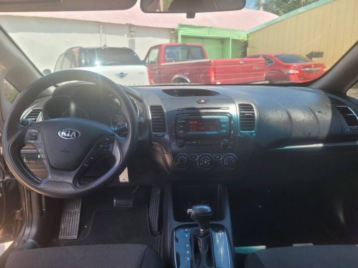 2017 Kia Forte Image 12