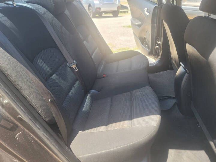 2017 Kia Forte Image 13