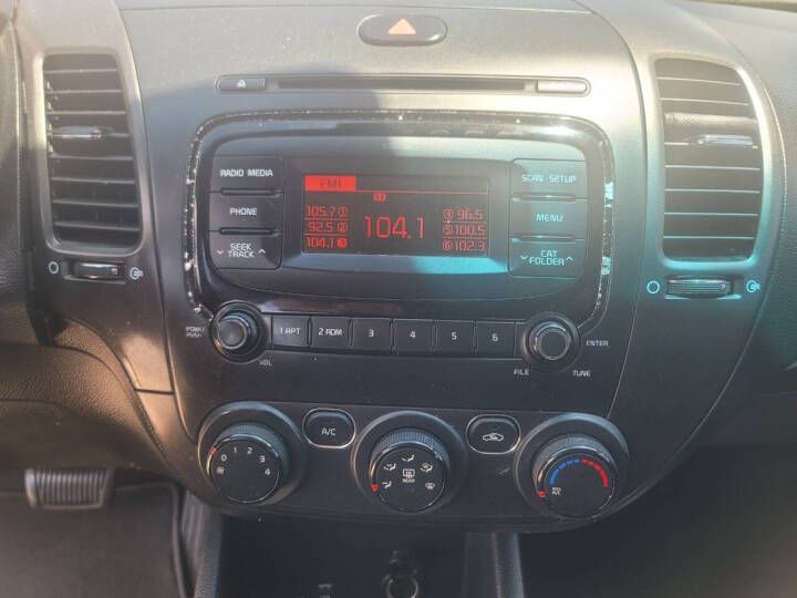 2017 Kia Forte Image 14