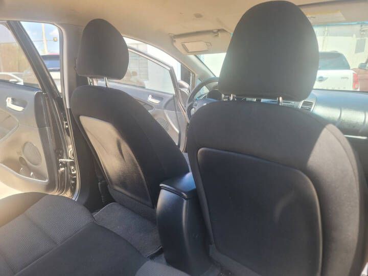 2017 Kia Forte Image 15