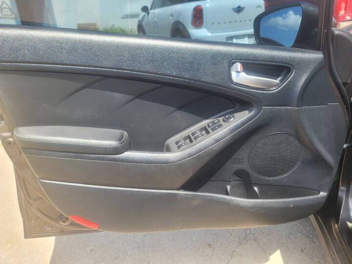 2017 Kia Forte Image 17