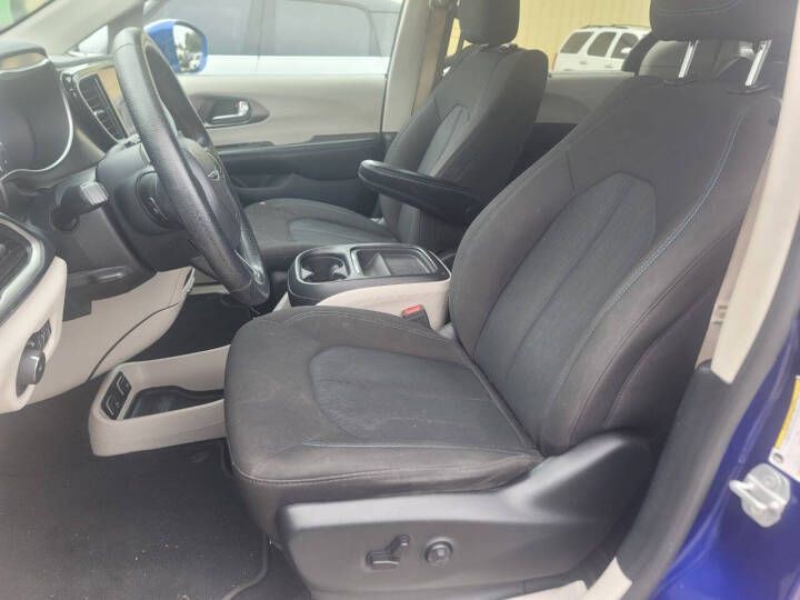 2021 Chrysler Pacifica Image 7