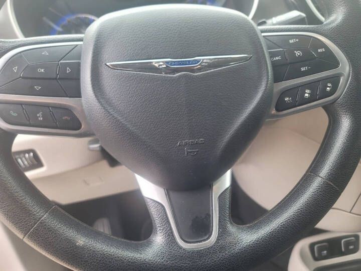 2021 Chrysler Pacifica Image 8
