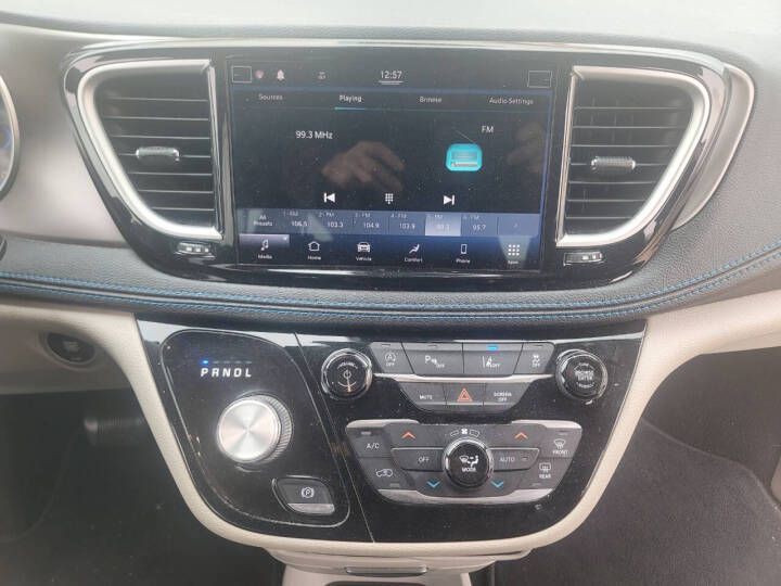 2021 Chrysler Pacifica Image 12