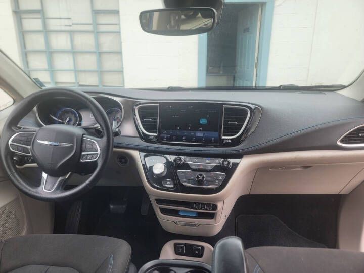 2021 Chrysler Pacifica Image 18