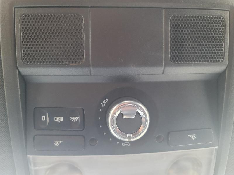 2012 Volkswagen Beetle Image 16