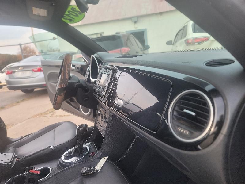 2012 Volkswagen Beetle Image 17