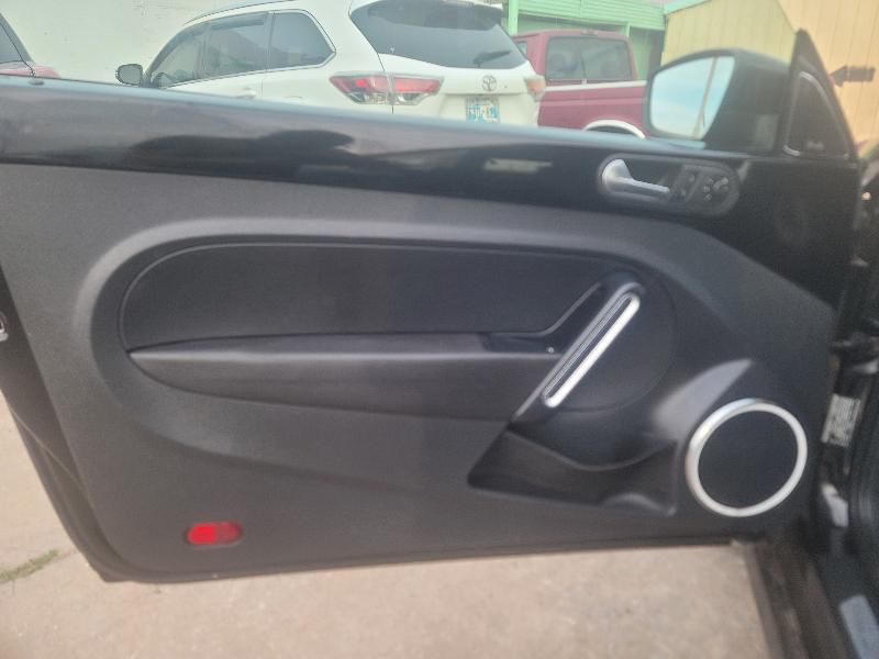 2012 Volkswagen Beetle Image 20