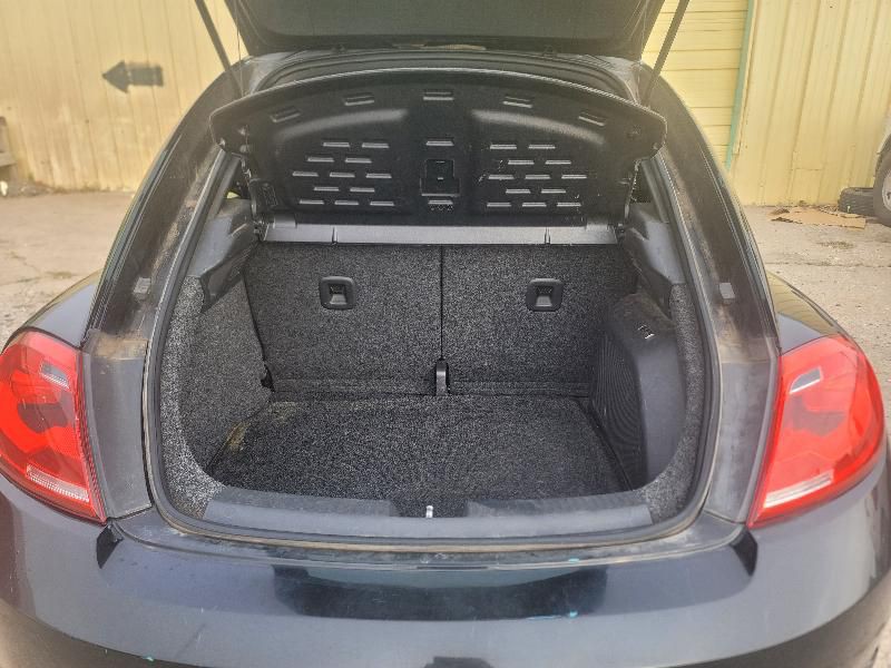 2012 Volkswagen Beetle Image 22