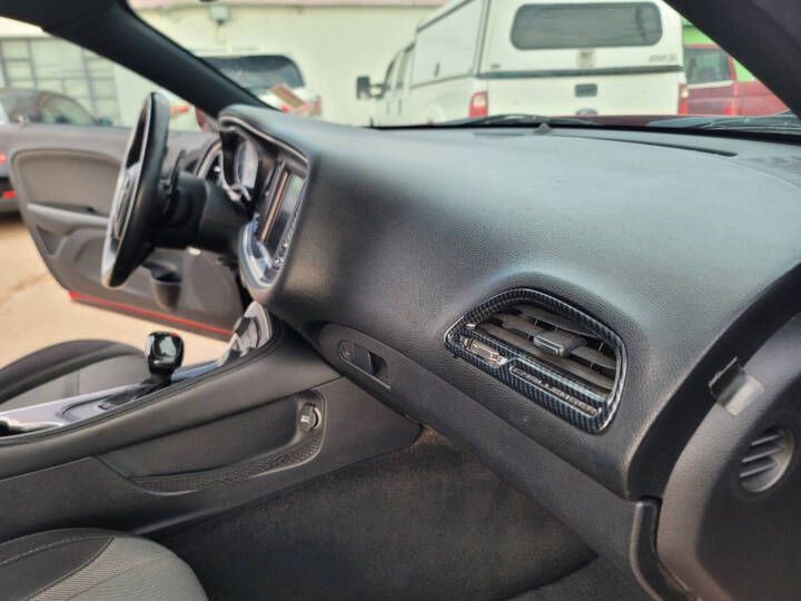 2015 Dodge Challenger Image 10