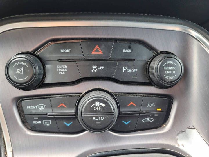 2015 Dodge Challenger Image 15