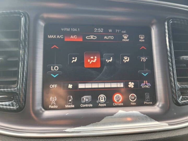 2015 Dodge Challenger Image 17