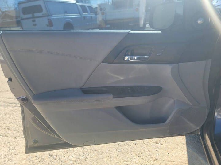 2015 Honda Accord Image 25