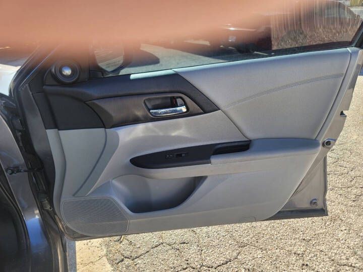 2015 Honda Accord Image 27